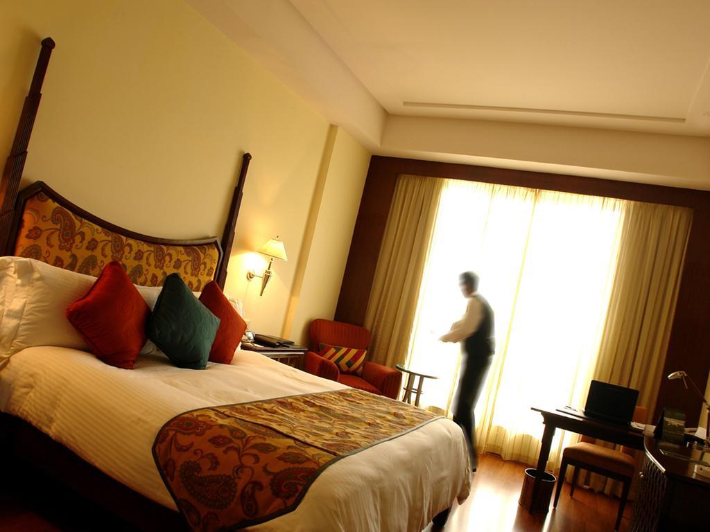 Lalit Executive Suite King Bed Complimentary One way Airport Transfers on session on Spa Enjoy Happy Hours 11 on Beverages,1442560276:JPEG